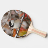 Volwassen met zwarte capuchon in de sneeuw tafeltennisbatje (Zijkant)