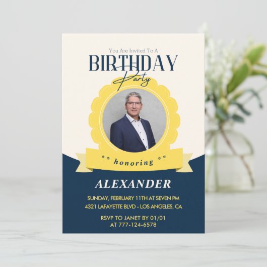 Volwassen verjaardag 70e verjaardag uitnodiging Mo (Staand voorkant)