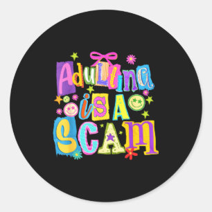 Volwassen worden is een oplichterij stijl mixed me ronde sticker