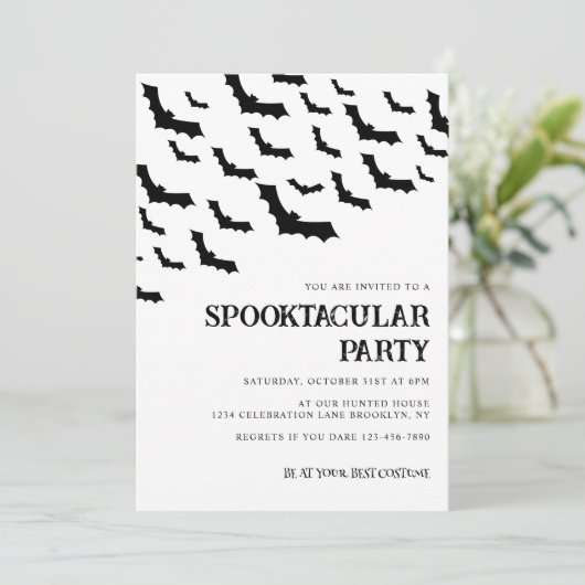 Volwassen zwart wit vleermuis spooktacular hallowe kaart (Staand voorkant)