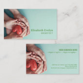 Volwassenen en kinderhanden houden rood hart vast  visitekaartje (Voorkant / Achterkant)