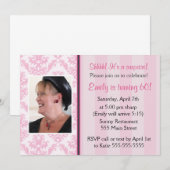 Volwassenendag Partij Foto Uitnodiging Roze Damask (Voorkant / Achterkant)