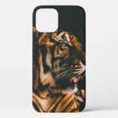 VOLWASSENTIGER PRONE LYING INSIDE DIM LIGHTED ROOM Case-Mate iPhone CASE (Achterkant)