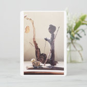 Vond puntendrijfhout en steenbeeldhouwwerk feestdagenkaart (Staand voorkant)