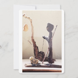 Vond puntendrijfhout en steenbeeldhouwwerk feestdagenkaart