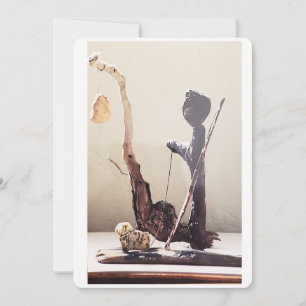 Vond puntendrijfhout en steenbeeldhouwwerk feestdagenkaart
