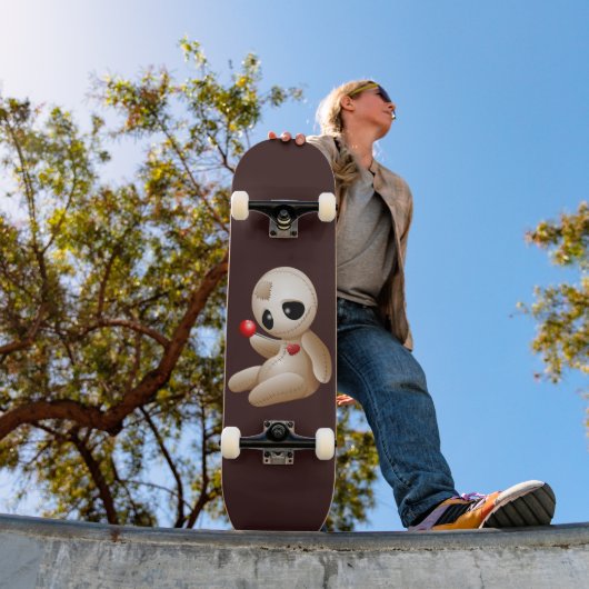 Voodoo Doll Cartoon in Love Persoonlijk Skateboard (Buiten 1)