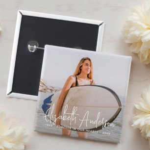 Voor altijd in onze harten begrafenisfoto vierkante button 5,1 cm