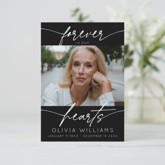 Voor altijd in onze harten Eenvoudig Script Foto b Bedankkaart (Staand voorkant)