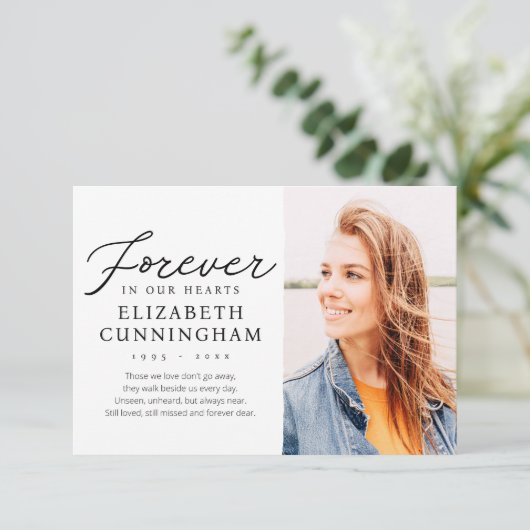 Voor altijd in onze harten Modern Memorial Foto Bedankkaart (Staand voorkant)