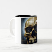 Voor de koffie Spooky Skull tweekleurige mok (Voorkant links)