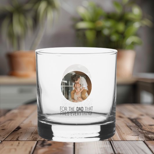 Voor de vader die alles oplost." whisky glas