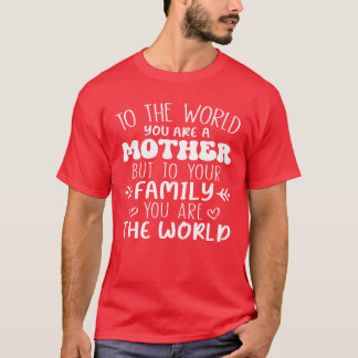 Voor de wereld ben je een moeder, maar voor je fam t-shirt