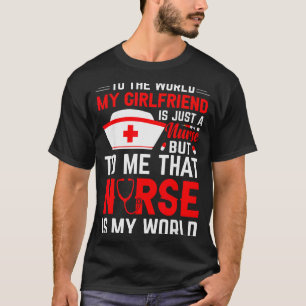 Voor de wereld is mijn vriendin gewoon een verplee t-shirt
