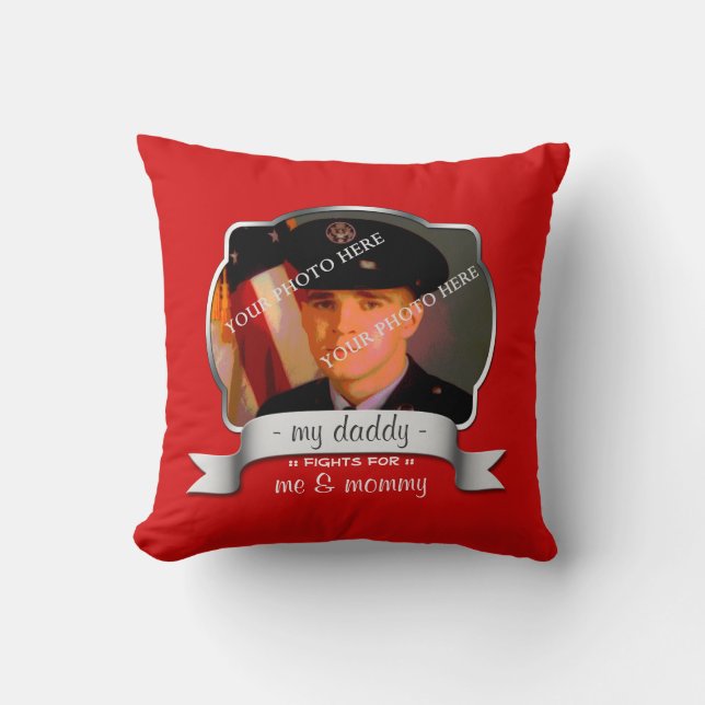 Voor de zoon van de overzeese soldaat - Red Pillow Kussen (Voorkant)