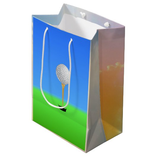 Voor! Golf Ball op T-shirt Medium Cadeauzakje (Voorkant Gekanteld)