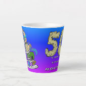 Voor haar 50ste Jubileum Blauwe Paarse Latte Mok (Voorkant)