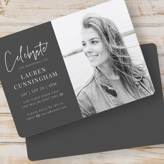 Voor haar virtuele viering van Life Modern Foto Kaart