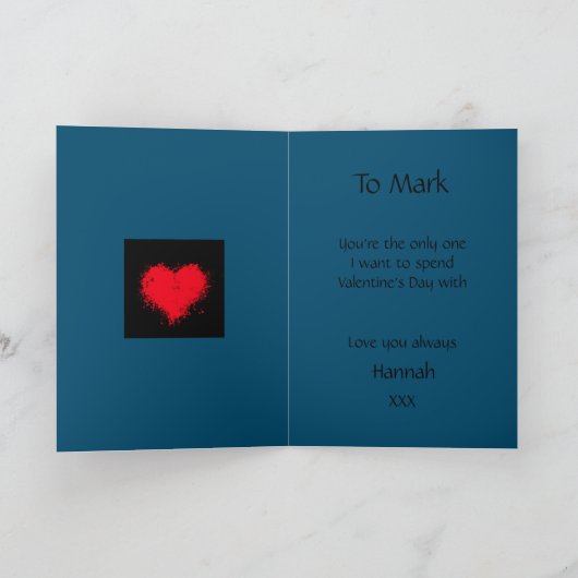 Voor hem een blauwe valentijnen kaart (Binnen)