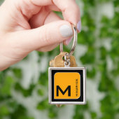 voor hem een modern geel vierkant logo monogram sleutelhanger (Hand)