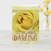 Voor hem liefdesthema gele rozenblaadjes van dicht kaart (Gele Bloem)