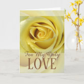 Voor hem liefdesthema gele rozenblaadjes van dicht kaart (Gele Bloem)