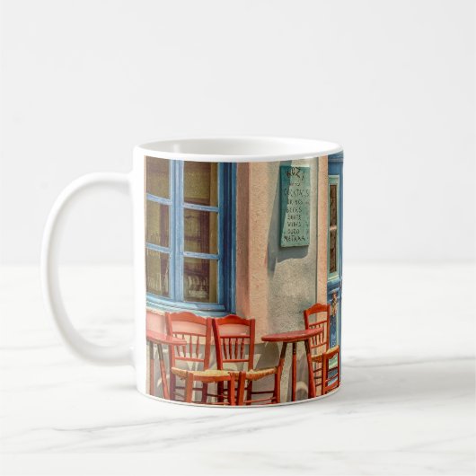 Voor het Griekse café Koffiemok (Links)