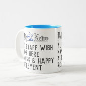 Voor iemand die met pensioen gaat. Pensioencadeau. Tweekleurige Koffiemok (Voorkant links)