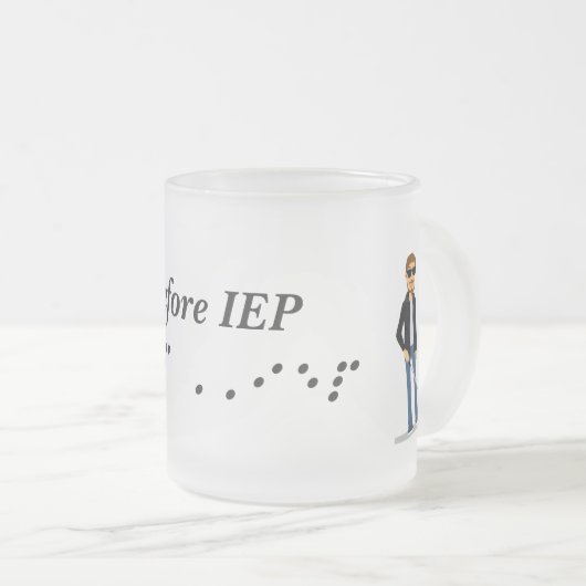 Vóór IEP Coffee Bug met gedrukte braille Matglas Koffiemok (Voorkant rechts)
