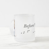 Vóór IEP Coffee Bug met gedrukte braille Matglas Koffiemok (Voorkant links)