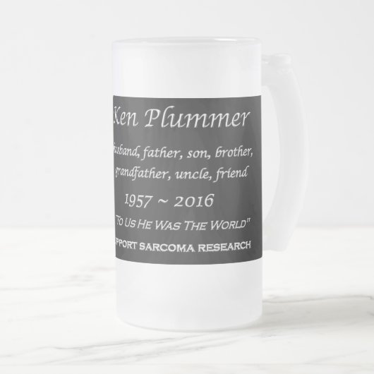 Voor ons was hij het wereldgedenkteken matglas bierpul (Voorkant rechts)