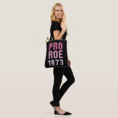 Voor Roe 1973 Tote Bag (Op model)