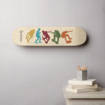 Voor skateboarders Skateboarden Graphics Collage Persoonlijk Skateboard<br><div class="desc">Verras je favoriete skater met een gepersonaliseerd schaats dek. Het is voorzien van silhouetachtige illustraties van skateboarders in mosterdgeel,  turquoise blauw,  donkerrood,  groen en roest sinaasappel tegen de achtergrond van de nephoutkorrel en is klaar om gepersonaliseerd te worden met een naam in gekleurde koolgrijze letters.</div>