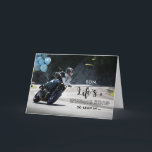 Voor Son Motorcycle Thema Verjaardag op Curve Kaart<br><div class="desc">Het leven is een kronkelende weg zo slank in ... en knuffel elke bocht naar een zeer gelukkige verjaardag. Motorfiets thema verjaardagskaart voor een zoon met een motorrijder op een bocht in de weg. Blauw gekleurde ballonnen worden bevestigd aan de motor voor een feestelijk afbeelding. Copyright op kunst, afbeelding en...</div>