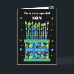 Voor Son Verjaardagstaart met Kaarsen en Sterren K Kaart<br><div class="desc">Een heldere verjaardagskaart voor je zoon, met veel gepatenteerde kaarsen op een verjaardagstaart. Bovenaan de voorkant staan de woorden 'To a very special SON' in een witte belettering op de zwarte achtergrond. Er is een blauwe band rond de taart met 'HAPPY BIRTHDAY!' ook in het wit. Kleine blauwe, groene en...</div>