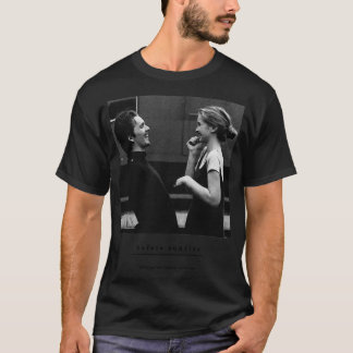 Voor zonsopgang de trein neemt, ontmoet de Franse  T-shirt
