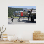 VOORAFGAANDE CONTROLE OP MITCHELL B-25 BOMBER POSTER (Keuken)