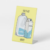 Voorbeeld melkcartoon reclamebord met voetstuk (Voorkant)