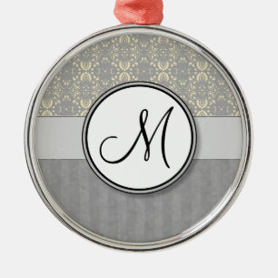 Voorbeeld op zilverdamper en strips met monogram metalen ornament