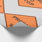 Voorbereiden van stoppen van het verkeersteken cadeaupapier