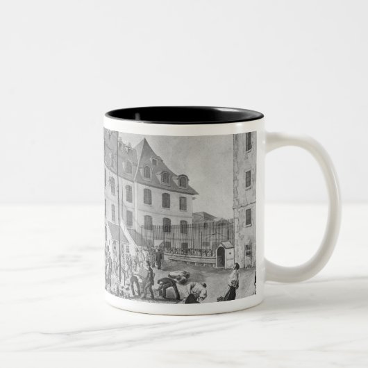 Voorbereiding van de behandeling van de veroordeel tweekleurige koffiemok (Rechts)