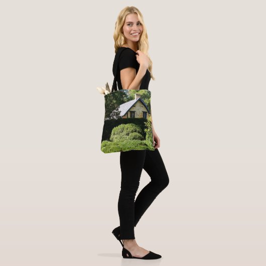 Voorbij de heg tote bag (Op model)