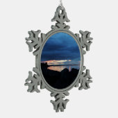 Voorbij de Rotsen Tin Sneeuwvlok Ornament (Links)