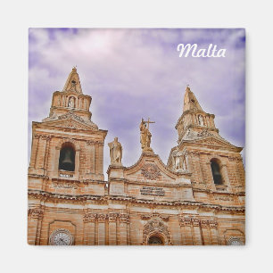 Voorgevel van kerk in dorp Mellieha in Malta Magneet
