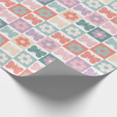 Voorjaar geruite bloem vlinder custom monogram cadeaupapier (Hoek)