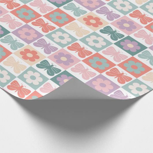 Voorjaar geruite bloem vlinder custom monogram cadeaupapier (Hoek)