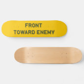 VOORKANT RICHTING VIJAND PERSOONLIJK SKATEBOARD (Horizontaal)