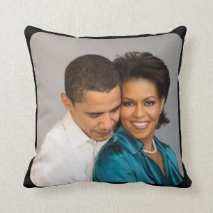 VOORMALIG PRESIDENT OBAMA EN MICHELLE KUSSEN