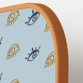 Voornaam blauw goudsvormig oogmerk pickleball paddle (Links Detail)