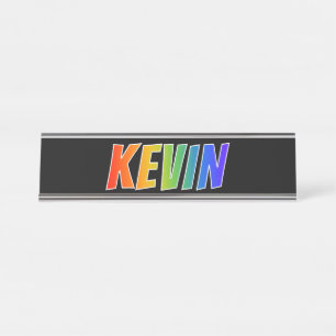 Voornaam "KEVIN": Fun Rainbow-kleuren Bureau Naambordje